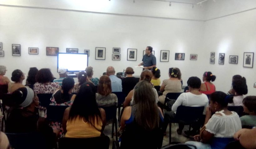 Jesús presenting at the National Library 