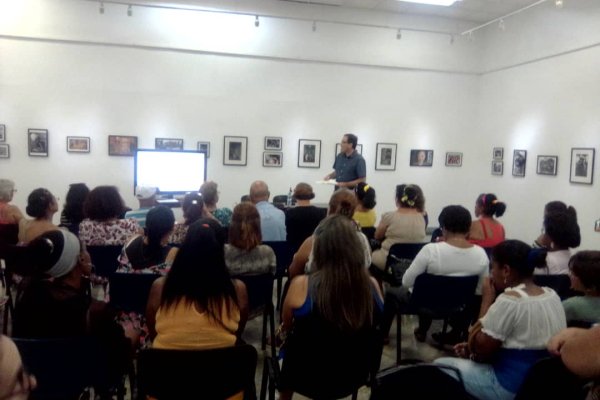 Jesús presenting at the National Library 